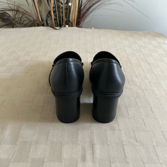 Vionic Turnlock Tiburon Leather Heeled Loafers - Picture 5 of 15